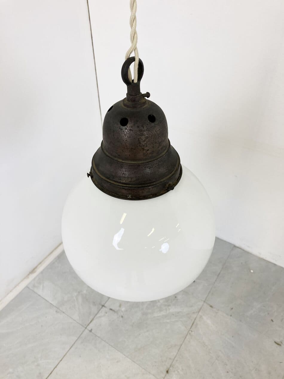 Lampa wisząca Art Deco, opalowe szkło białe, Belgia, lata 30. - 266027