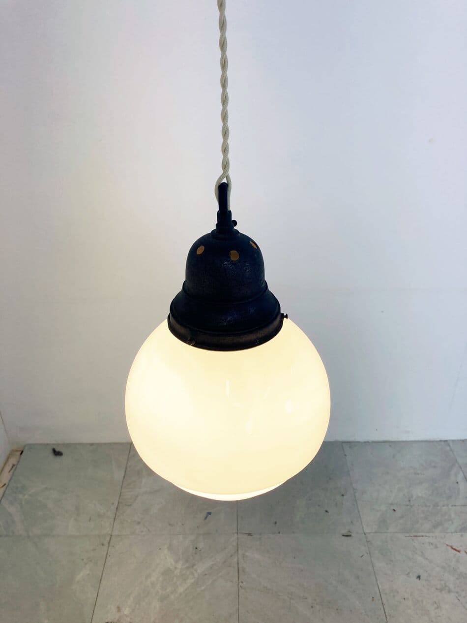 Lampa wisząca Art Deco, opalowe szkło białe, Belgia, lata 30. - 266031