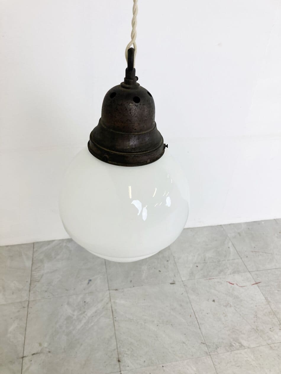 Lampa wisząca Art Deco, opalowe szkło białe, Belgia, lata 30. - 266023