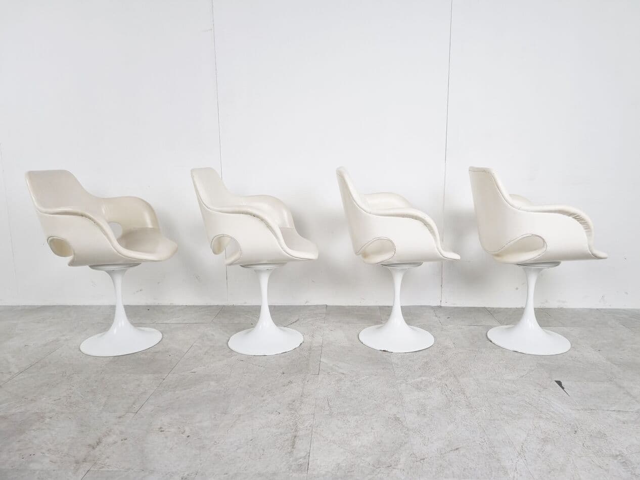 Set of Four Tulip Chairs, white faux leather, white metal, France, 1960s. - 265679