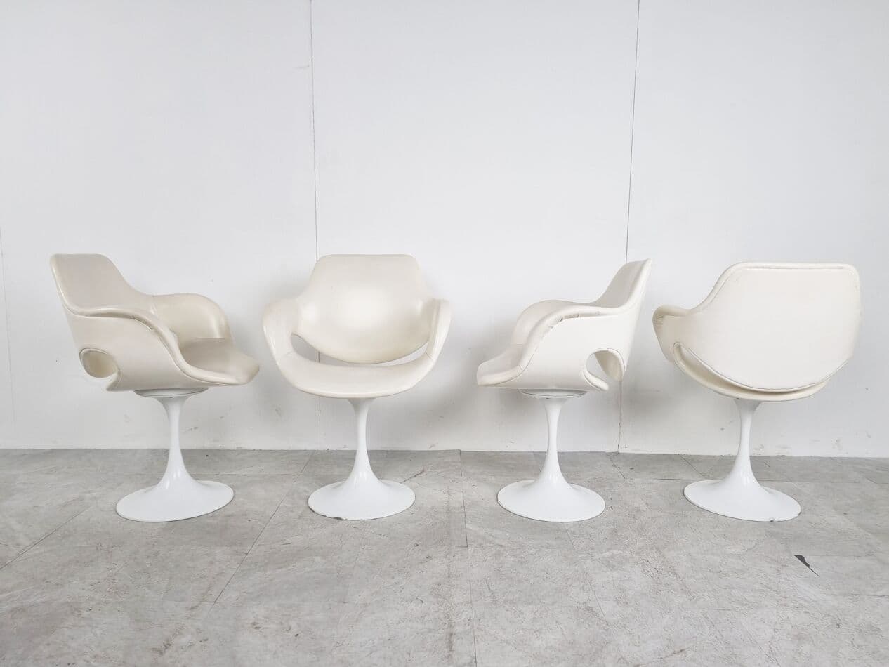 Set of Four Tulip Chairs, white faux leather, white metal, France, 1960s. - 265680