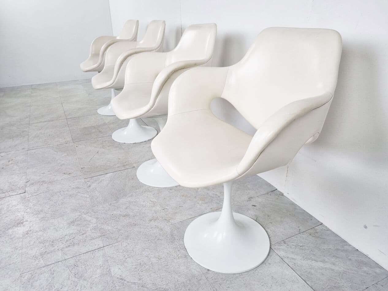Set of Four Tulip Chairs, white faux leather, white metal, France, 1960s. - 265676