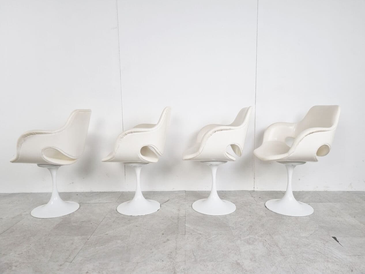 Set of Four Tulip Chairs, white faux leather, white metal, France, 1960s. - 265677