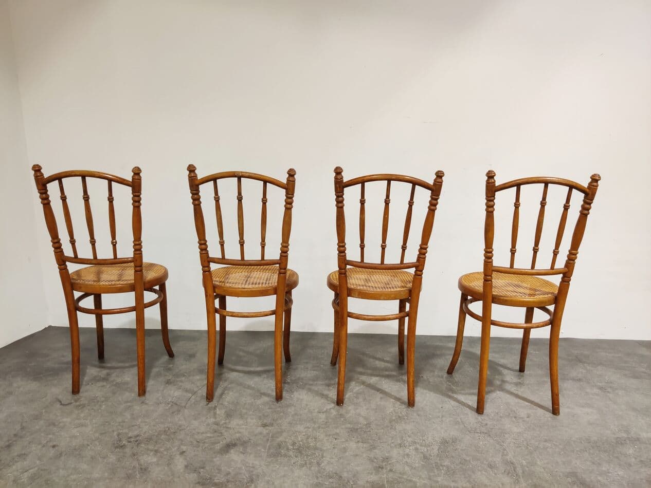 Zestaw czterech krzeseł bistro, drewno brązowy, rattan naturalny, Austria, lata 60. - 265502