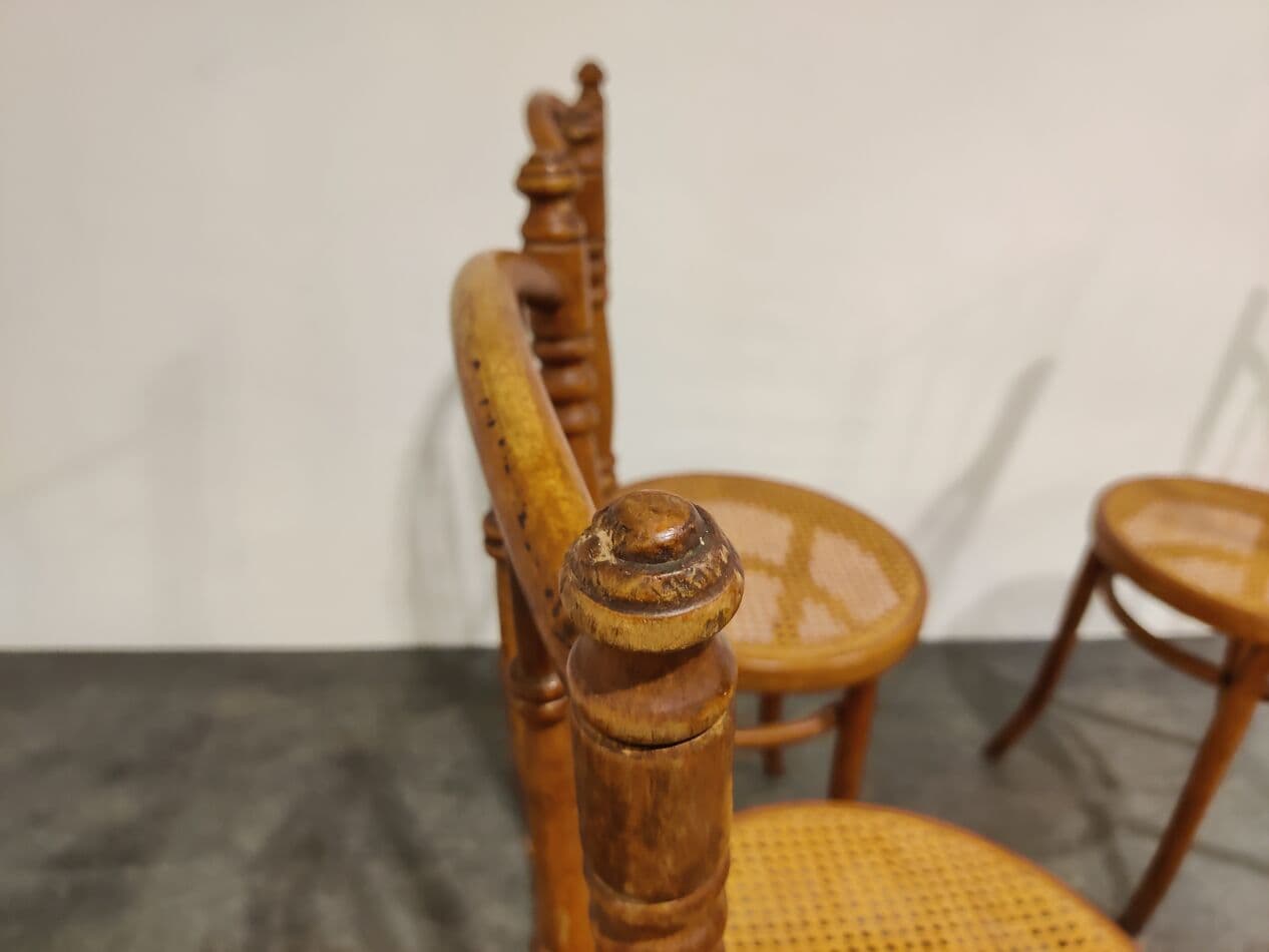 Zestaw czterech krzeseł bistro, drewno brązowy, rattan naturalny, Austria, lata 60. - 265505