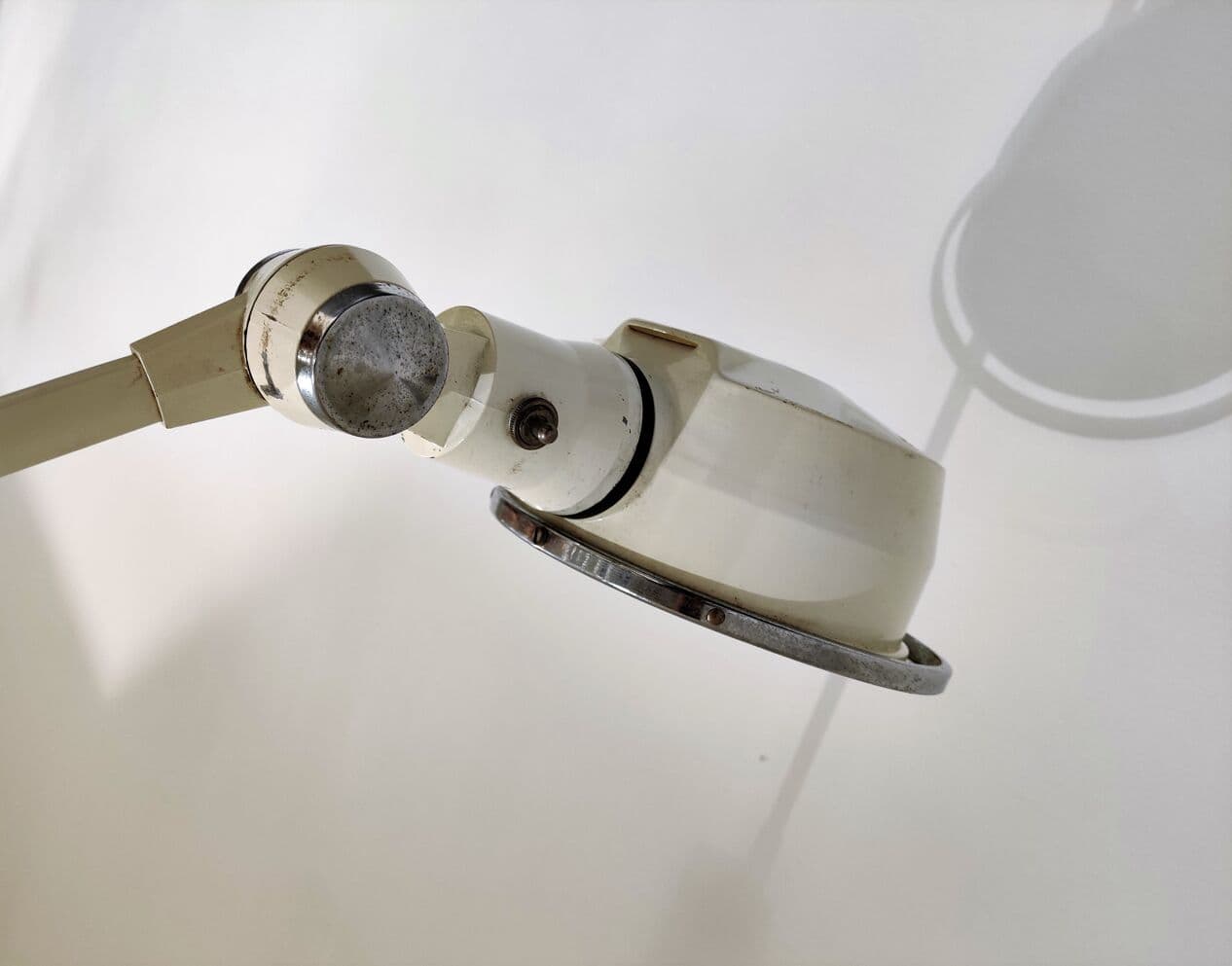 Lampa biurkowa artykułowana, biała, metal, lata 60. - 265445