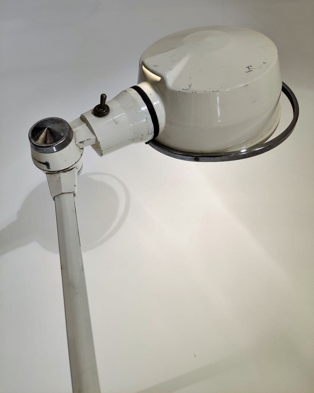 Lampa biurkowa artykułowana, biała, metal, lata 60. - 265438