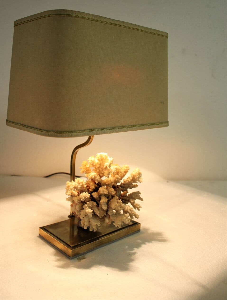 Lampa stołowa, koral, mosiądz złoty, Francja, lata 70. - 265412