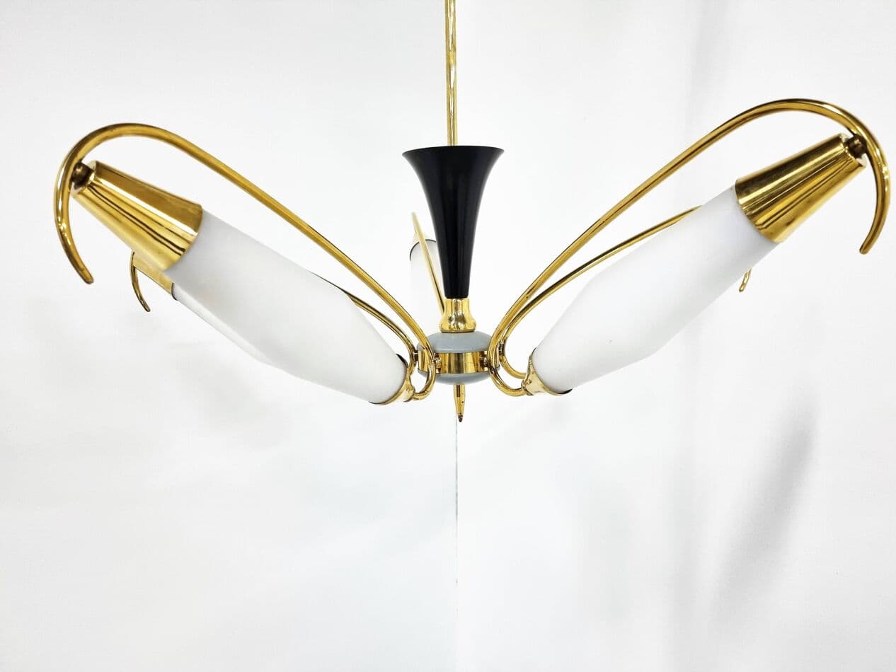 Żyrandol, Mid-Century Modern, mosiądz złoty, szkło białe, metal czarny, Włochy, lata 60. - 265297