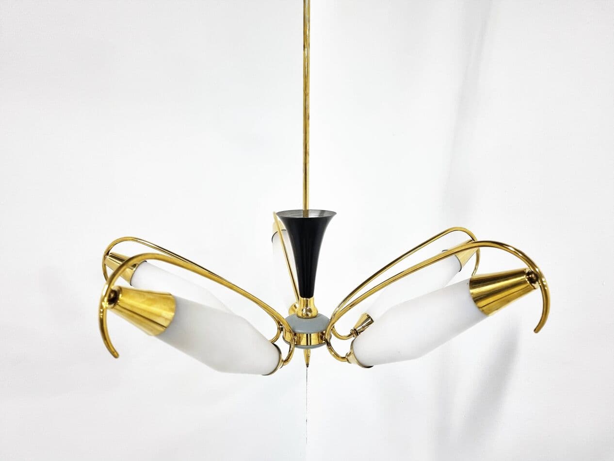 Żyrandol, Mid-Century Modern, mosiądz złoty, szkło białe, metal czarny, Włochy, lata 60. - 265296