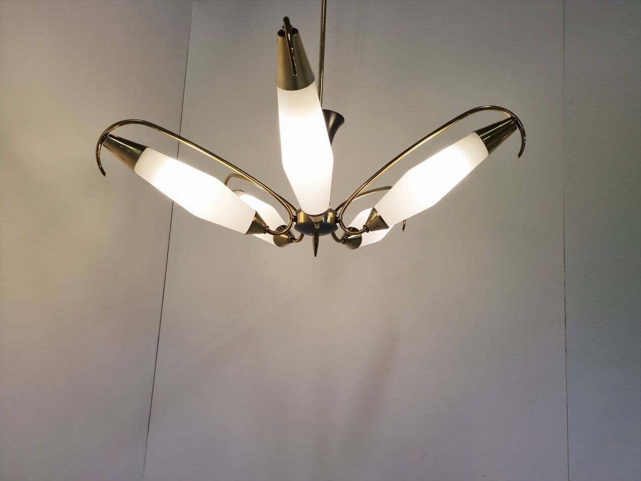 Żyrandol, Mid-Century Modern, mosiądz złoty, szkło białe, metal czarny, Włochy, lata 60. - 265293