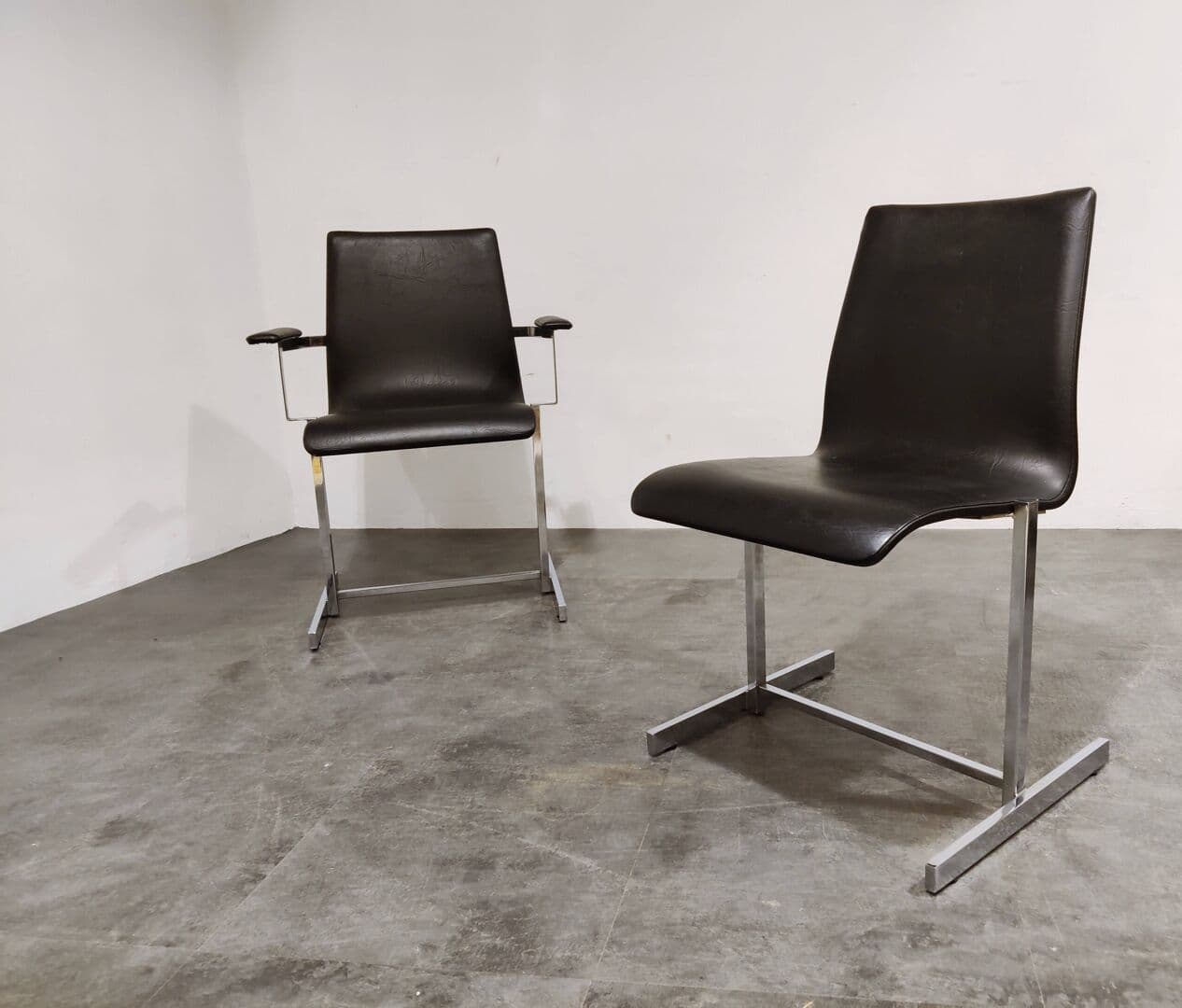 Set of Six Dining Chairs, Rudi Verelst Style, black faux leather, chrome, Belgium, 1970s. - 265199