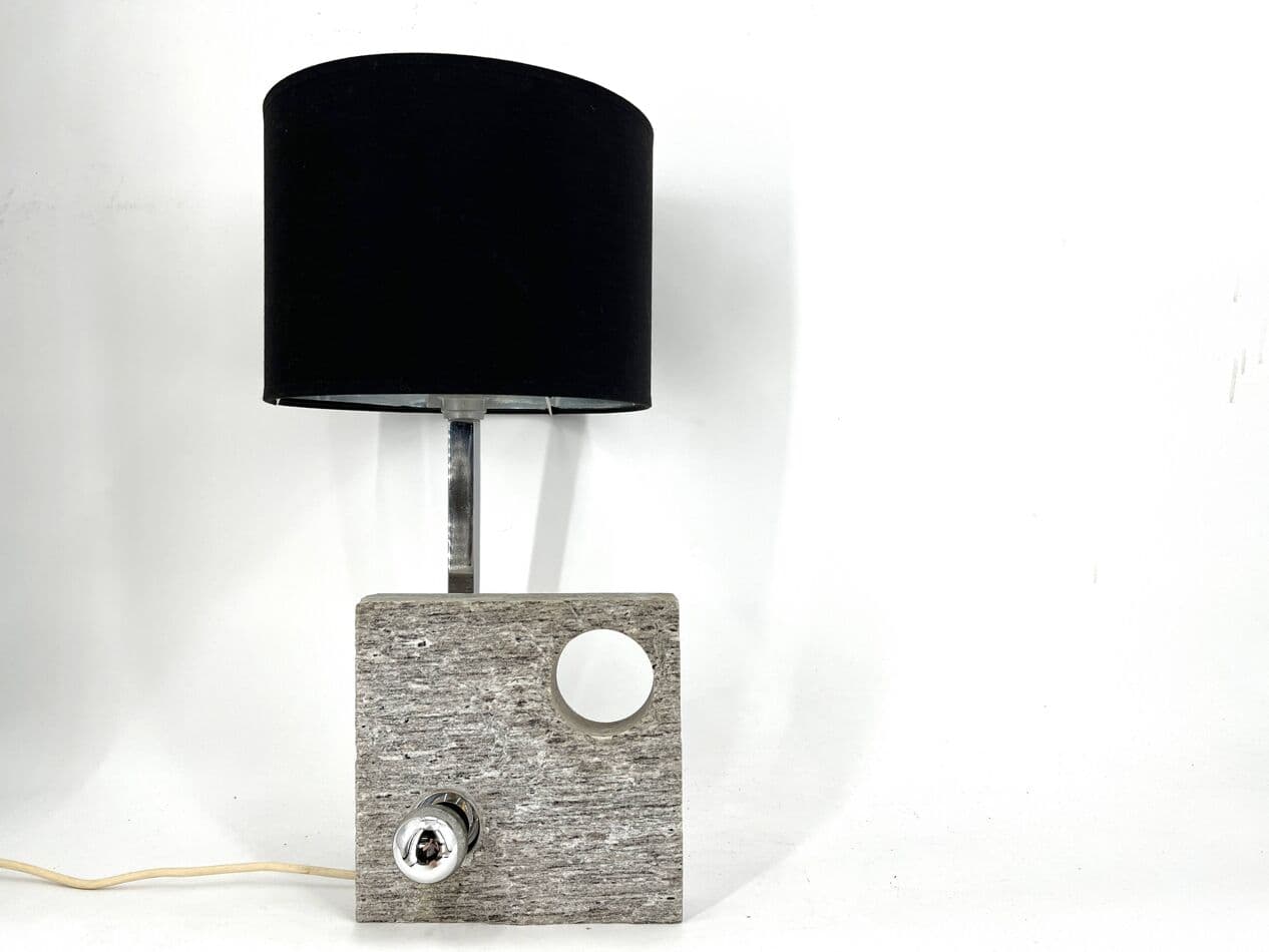 Lampa stołowa postmodernistyczna, granit szary, chrom, tkanina czarna, Włochy, lata 70. - 264942