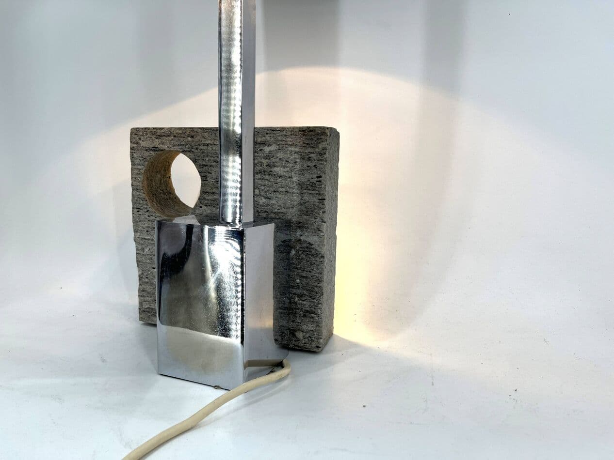Lampa stołowa postmodernistyczna, granit szary, chrom, tkanina czarna, Włochy, lata 70. - 264946