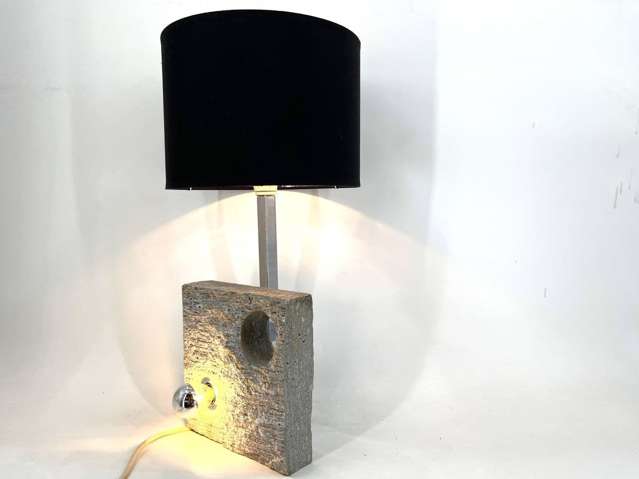 Lampa stołowa postmodernistyczna, granit szary, chrom, tkanina czarna, Włochy, lata 70. - 264944