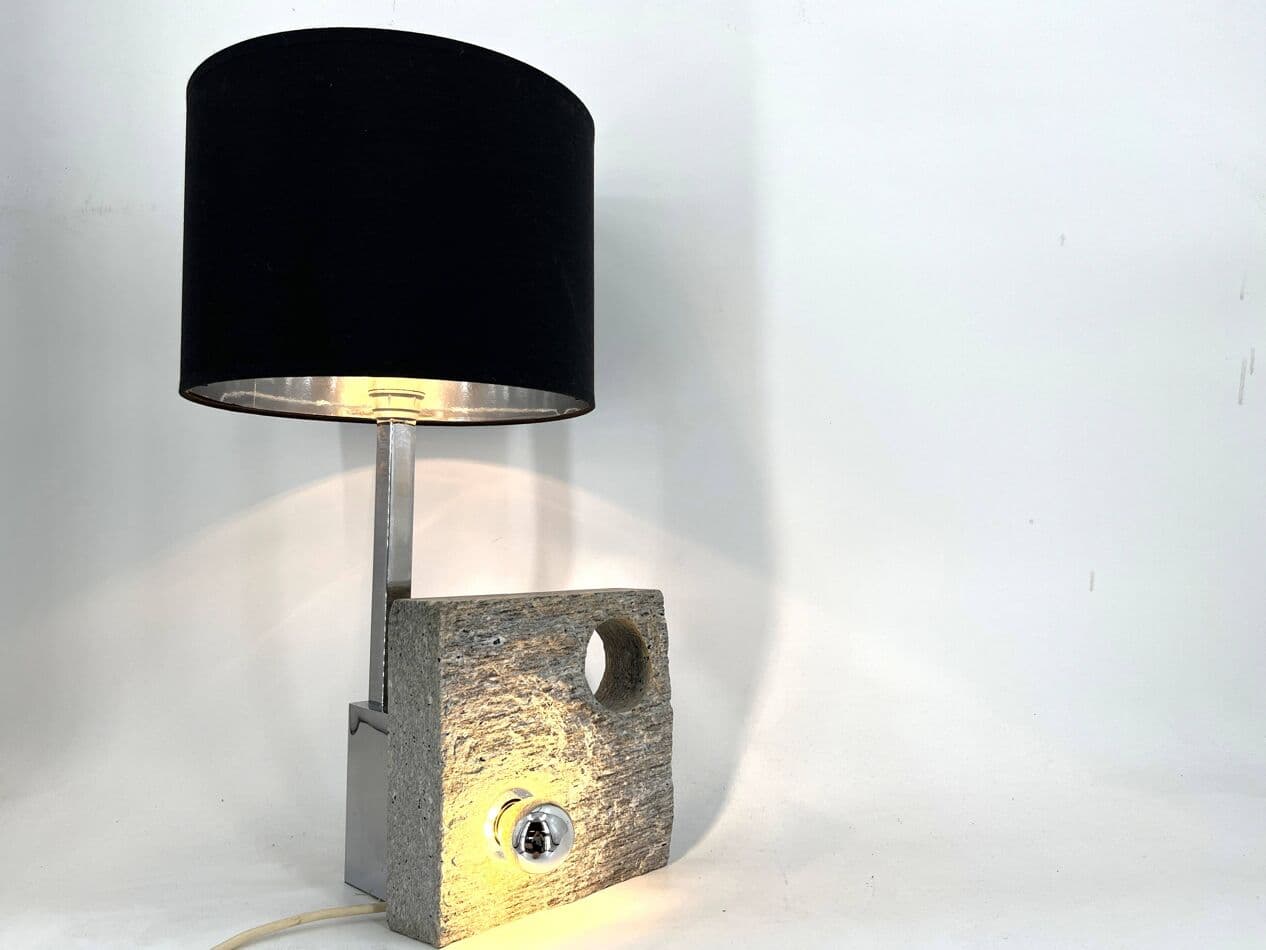 Lampa stołowa postmodernistyczna, granit szary, chrom, tkanina czarna, Włochy, lata 70. - 264947