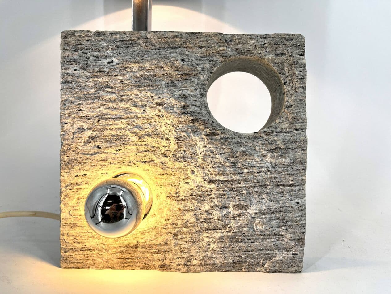 Lampa stołowa postmodernistyczna, granit szary, chrom, tkanina czarna, Włochy, lata 70. - 264939