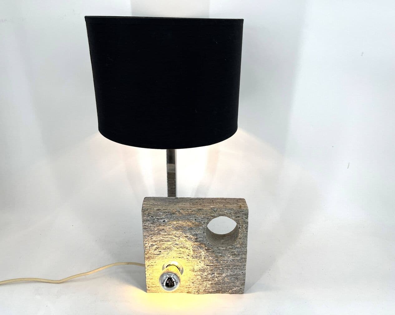 Lampa stołowa postmodernistyczna, granit szary, chrom, tkanina czarna, Włochy, lata 70. - 264938