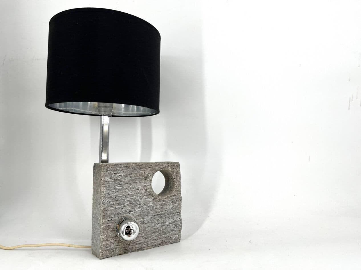 Lampa stołowa postmodernistyczna, granit szary, chrom, tkanina czarna, Włochy, lata 70. - 264941