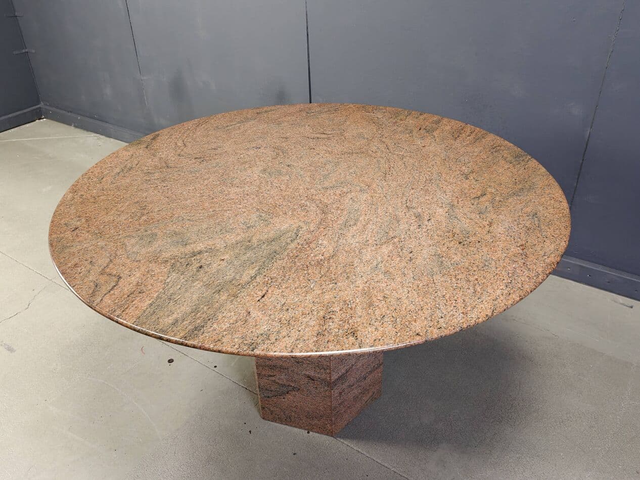 Stół jadalniany okrągły, czerwony, granit, Belgia, lata 70. - 264844