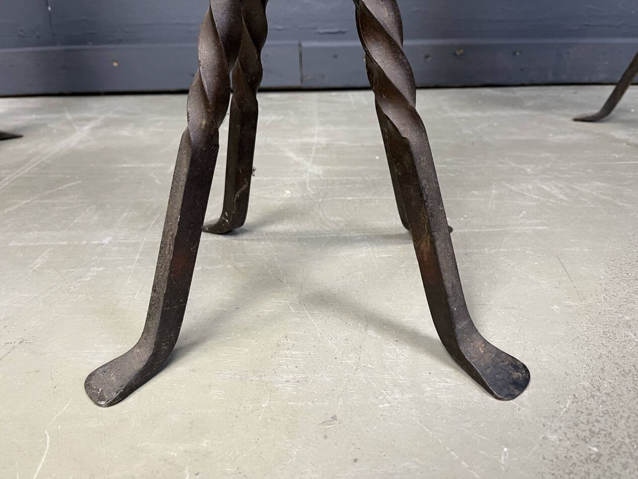 Zestaw trzech stołków barowych, dąb beżowy, żelazo czarne, Francja, lata 60. - 264452