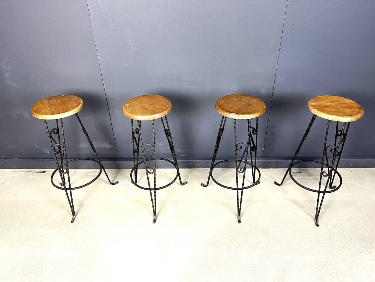 Zestaw czterech stołków barowych, dąb brązowy, żelazo czarne, Francja, lata 60. - 264434