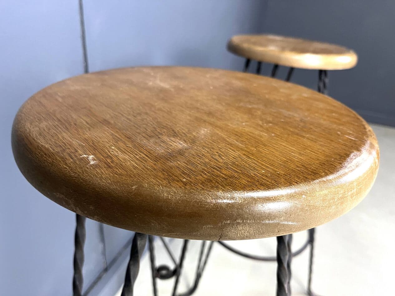 Zestaw czterech stołków barowych, dąb brązowy, żelazo czarne, Francja, lata 60. - 264441