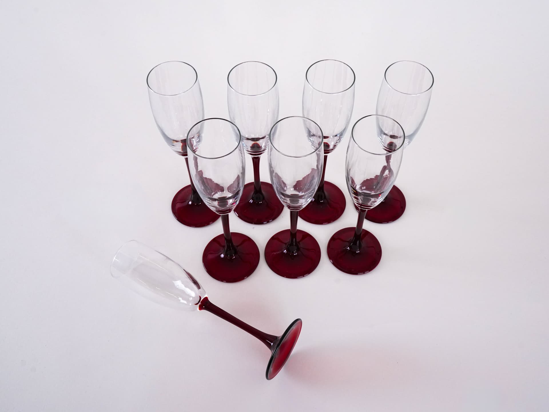 Set of champagne flutes, transparent glass red, Luminarc, France, 1970s. - 262421