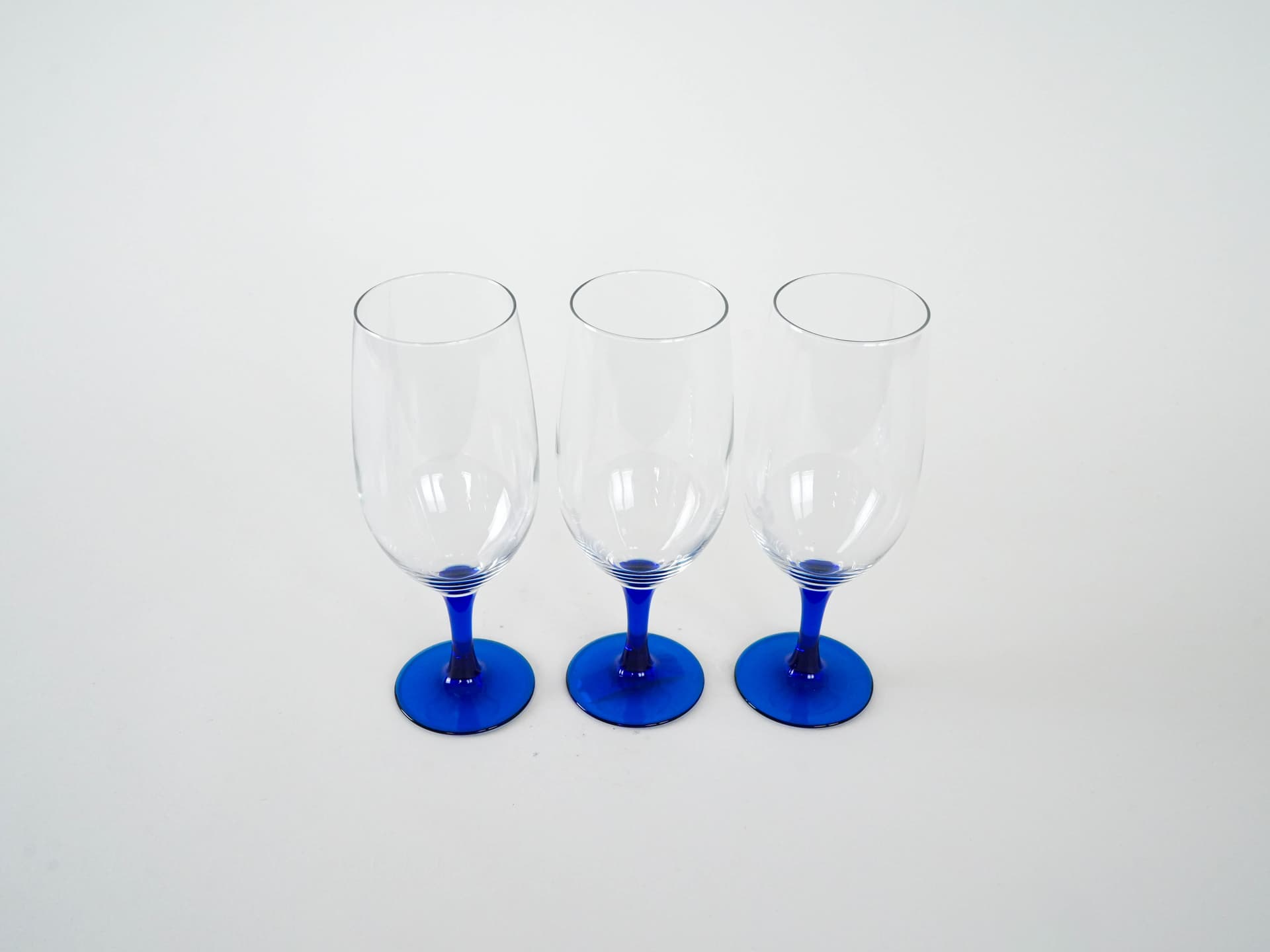 Komplet trzech kieliszków, szkło przezroczyste kobaltowy, Dania, lata 70. - 262431