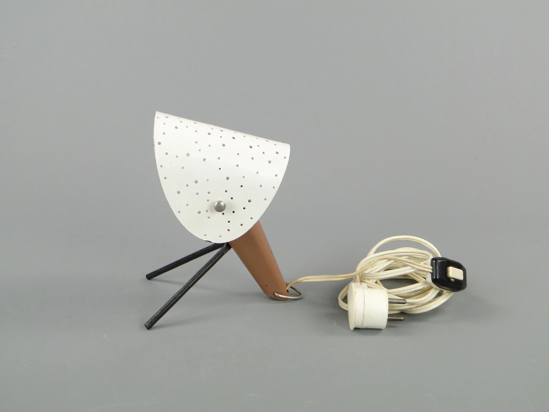 Lampa stołowa-ścienna, brązowy stal, klosz biały stal, nogi czarny stal, proj. A. Gałecki, Polska, lata 60. - 19950