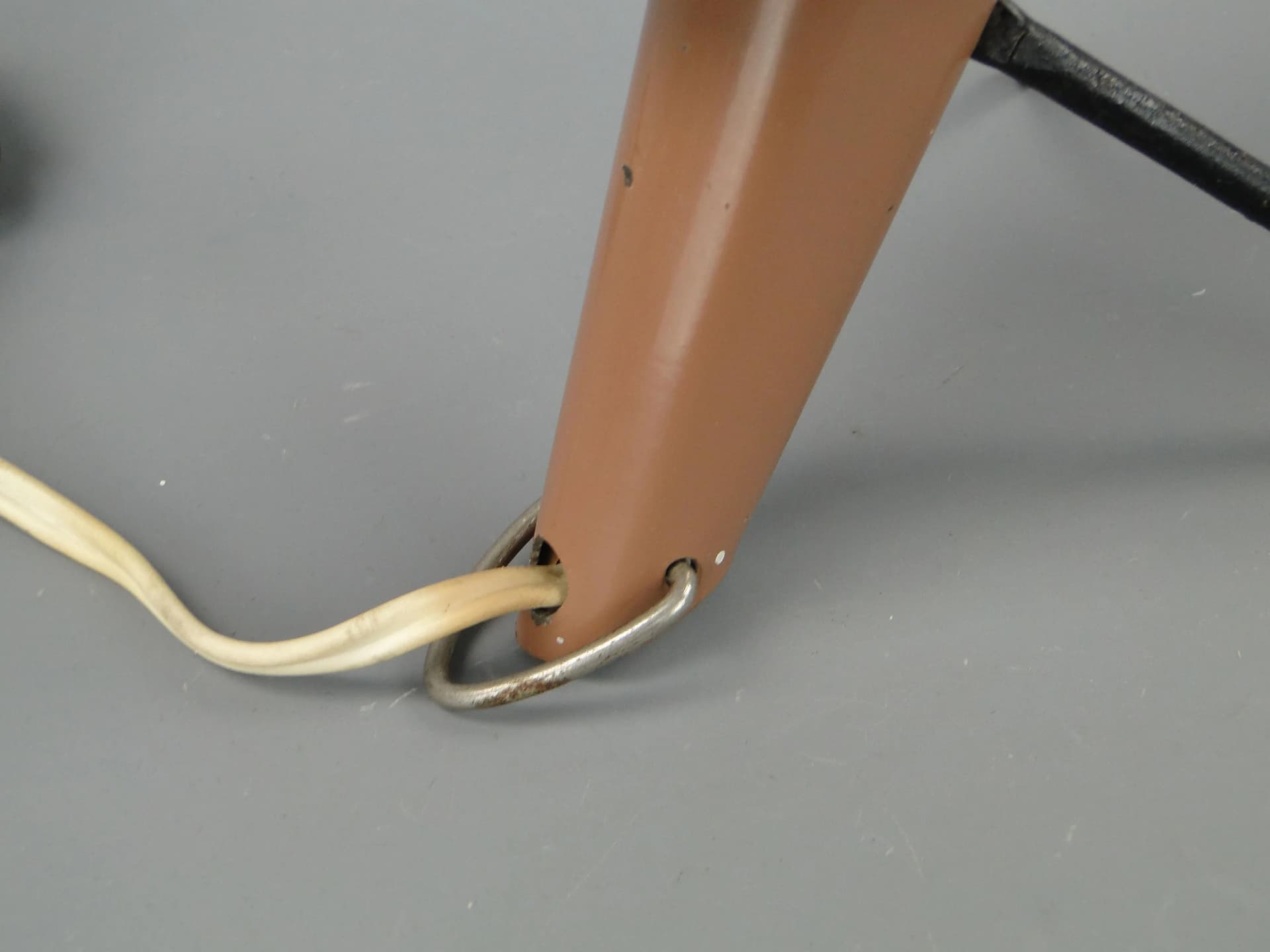 Lampa stołowa-ścienna, brązowy stal, klosz biały stal, nogi czarny stal, proj. A. Gałecki, Polska, lata 60. - 19948