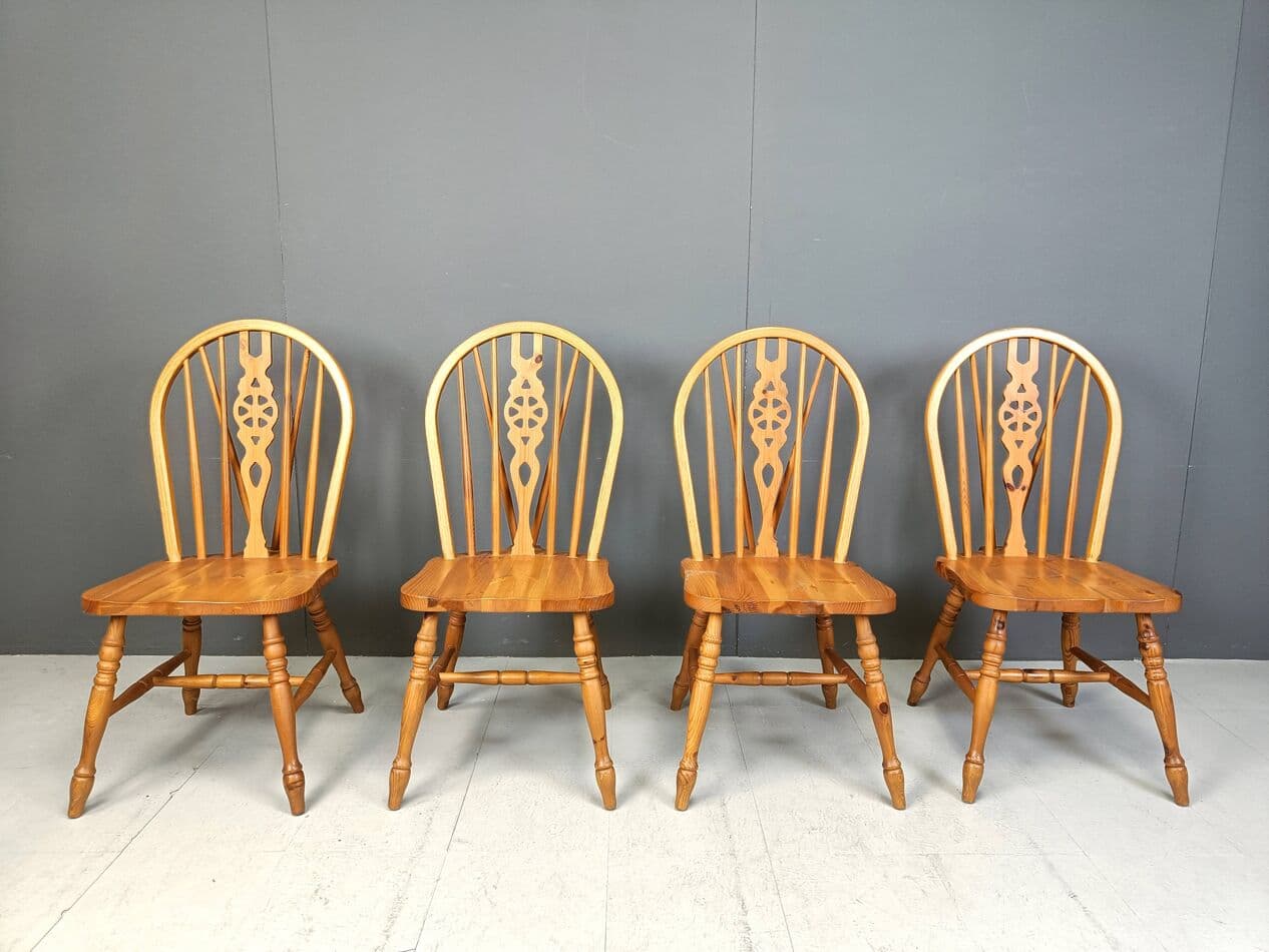 Set of Four Windsor Chairs, brown beech, by L. Ercolani, United Kingdom, 1950s. - 264045