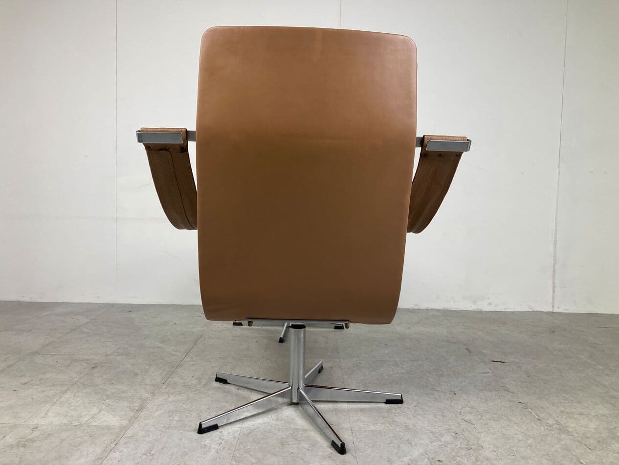 Fotel lounge, brązowa skóra, proj. G. Harcourt, Artifort, Belgia, lata 60. - 263669