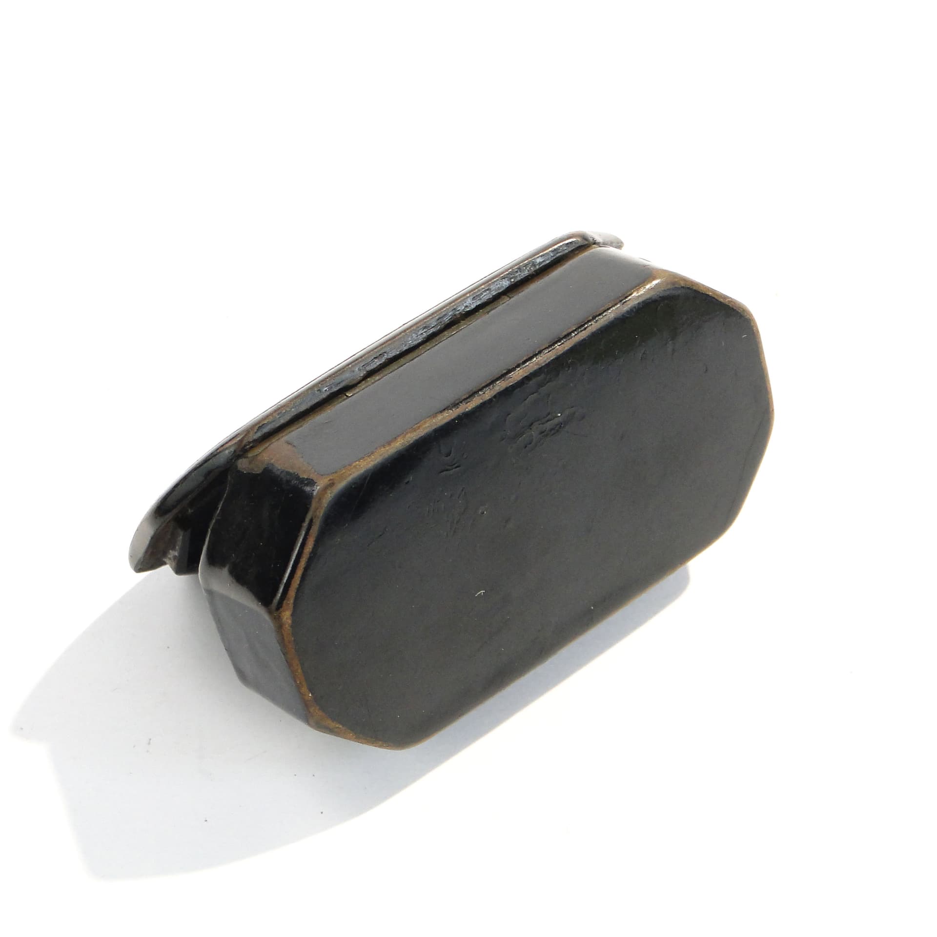 Tabakiera Biedermeier, czarna, laka masa perłowa, Polska, lata 60. XIX w. - 262589