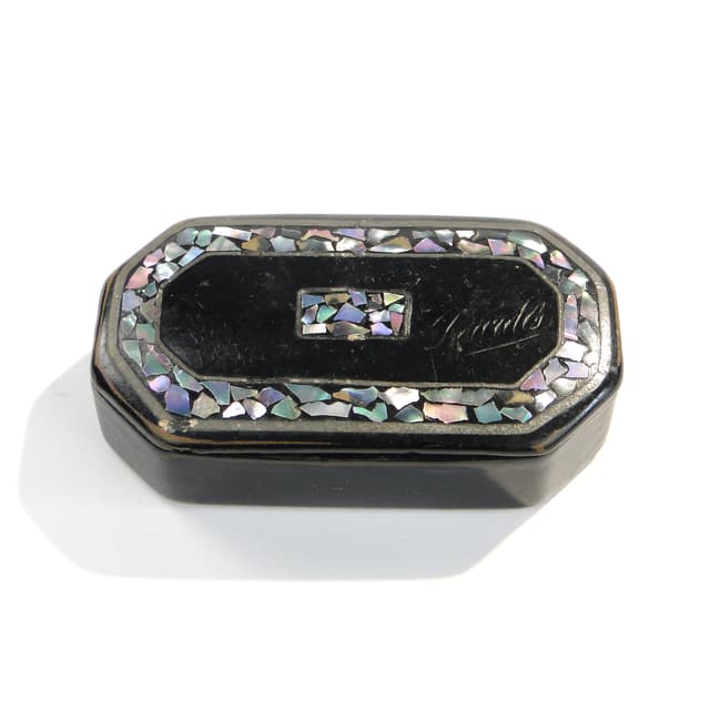 Tabakiera Biedermeier, czarna, laka masa perłowa, Polska, lata 60. XIX w. - WYMIARY