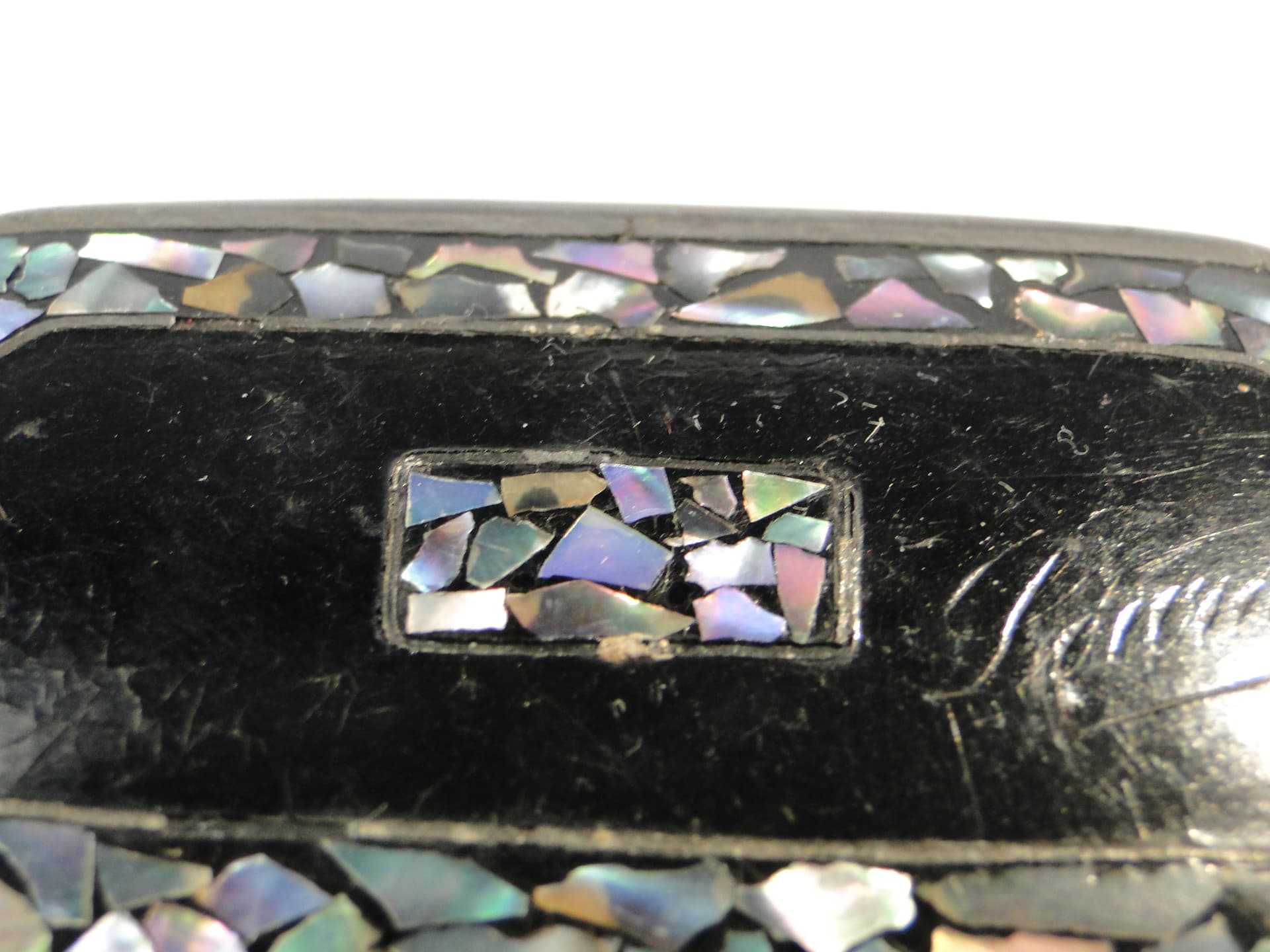 Tabakiera Biedermeier, czarna, laka masa perłowa, Polska, lata 60. XIX w. - 262588