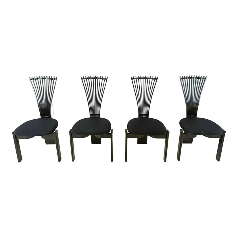 Zestaw czterech krzeseł Totem, drewno czarne, tkanina czarna, proj. T. Nilsen, Westnofa, Norwegia, lata 80.