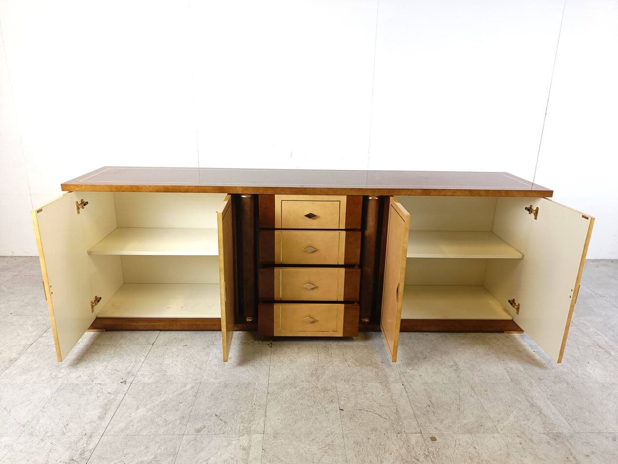 Komoda, lakierowana kozia skóra beżowa, drewno, mosiądz, Włochy, lata 70. - 263545