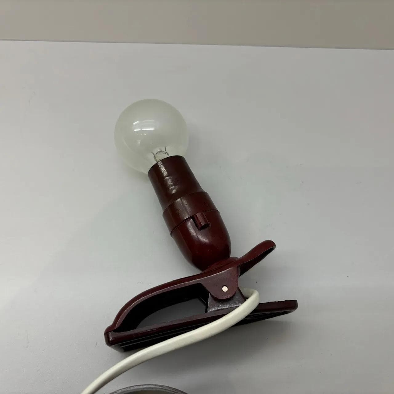 Bordowa bakelitowa lampka nocna, Niemcy, lata 60. - 20074