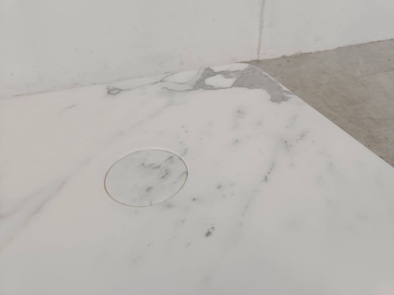 Coffee table, white marble, by A. Mangiarotti, Italy, 1970s. - 263425