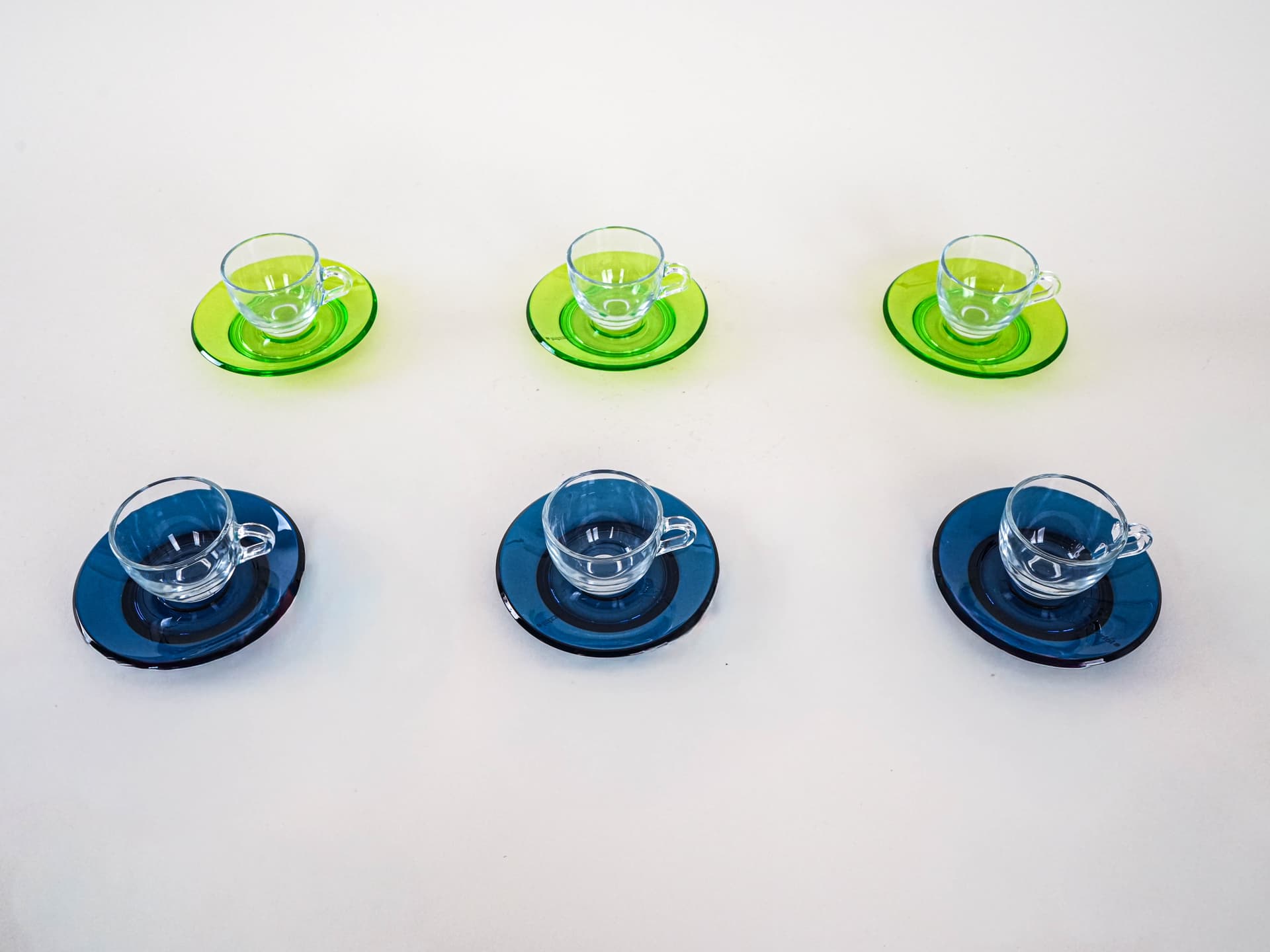 Komplet filiżanek, szkło przezroczyste, plastik niebieski zielony, Guzzini, Włochy, lata 70. - 262720