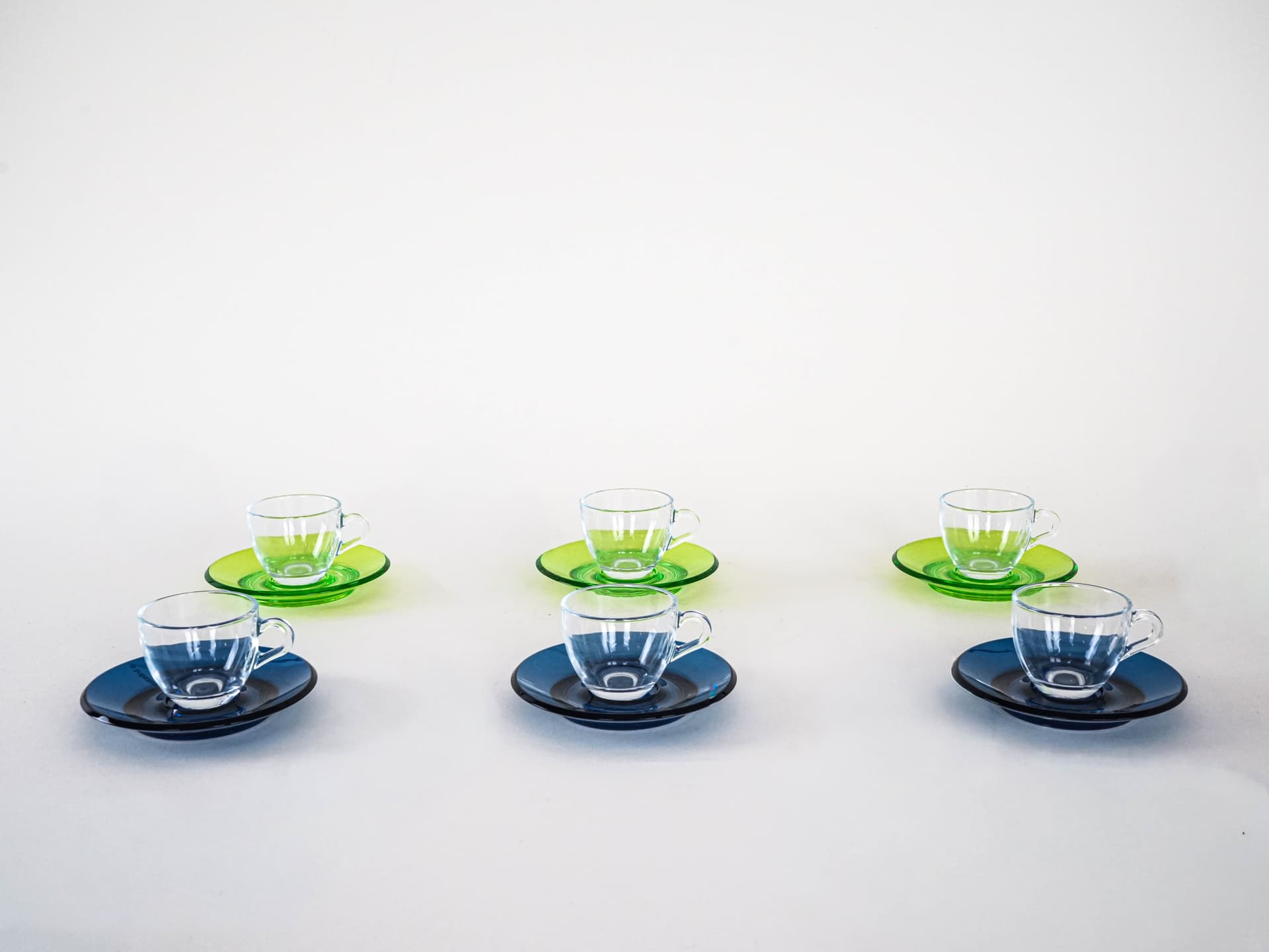 Komplet filiżanek, szkło przezroczyste, plastik niebieski zielony, Guzzini, Włochy, lata 70. - 262717