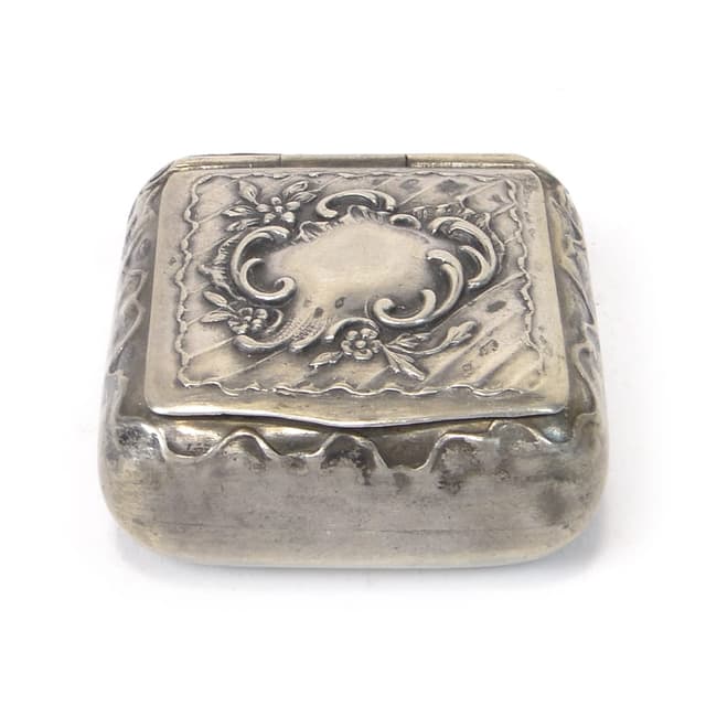 Tabakiera damska rococo, srebro, Niemcy, XIX wiek - WYMIARY