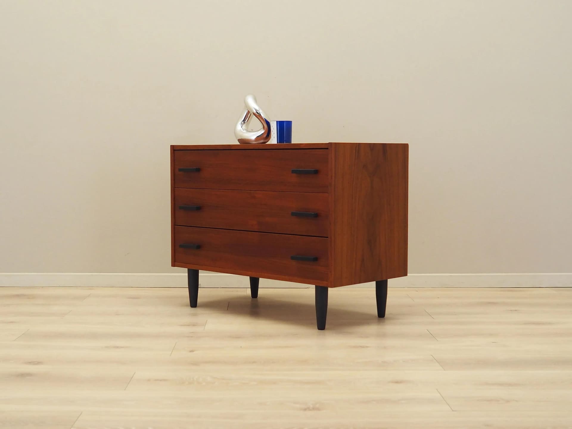 Komoda, teak pomarańczowy, nogi drewno czarne, Dania, lata 80. - 20003