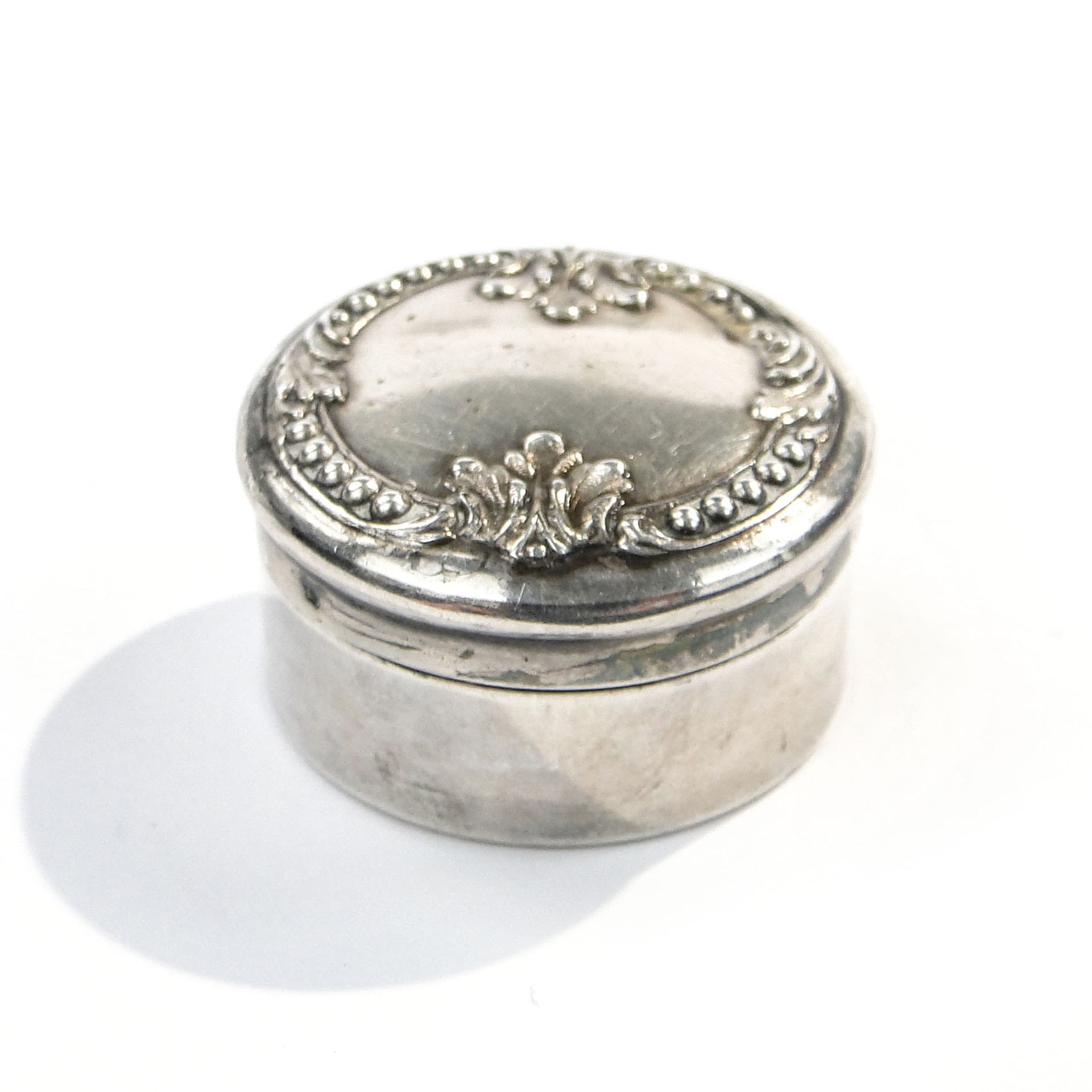 Tabakiera okrągła srebro 830S Ø3,4x1,9 cm srebrna, Art Deco, Szwecja