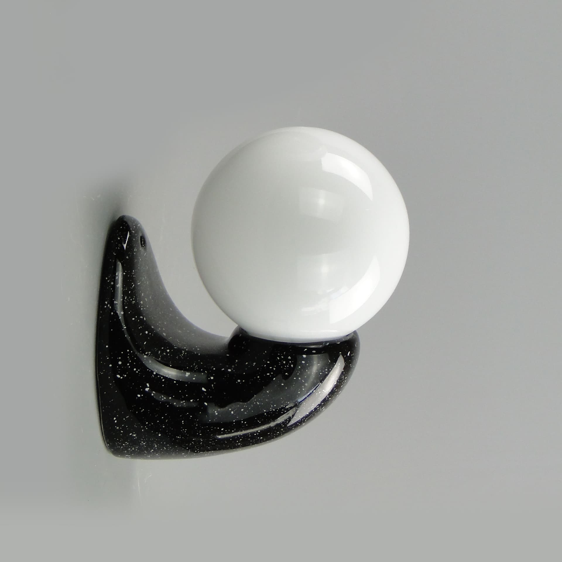 Kinkiet Space Age, ceramika czarna, Polska, lata 70. - 2063