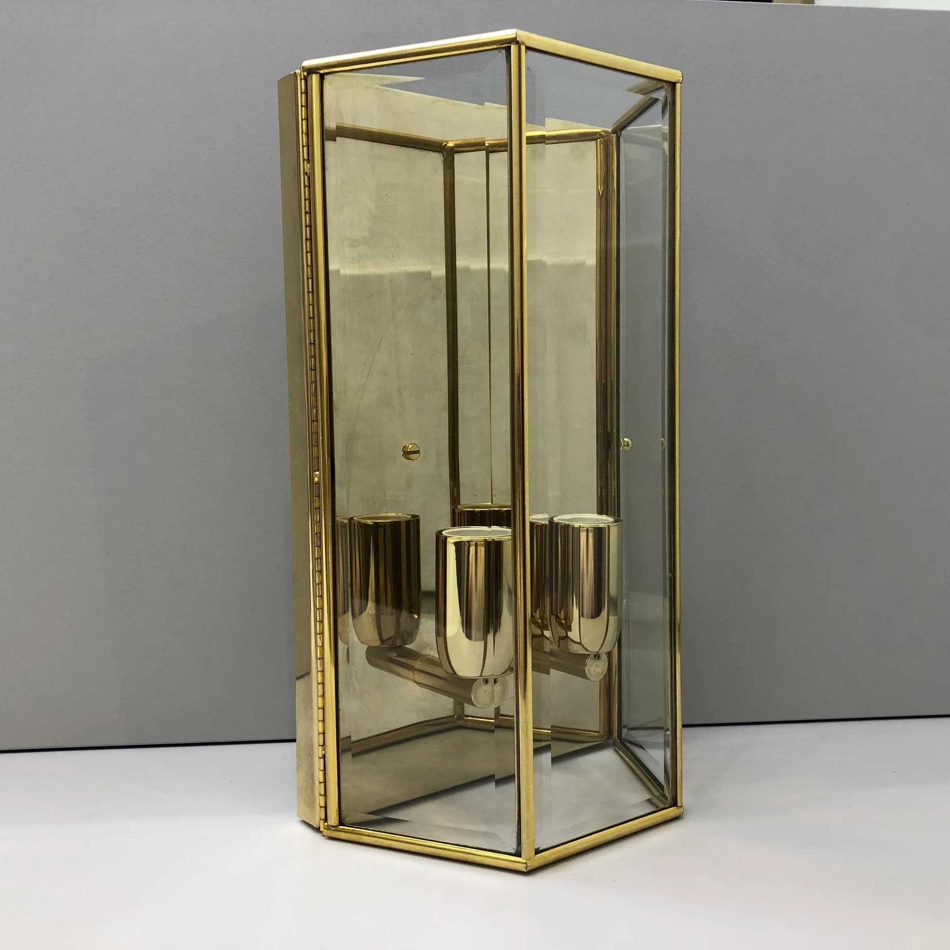 Kinkiet Art Deco, mosiądz złoty, szkło, IL Fanale, Włochy, lata 90. - 20059