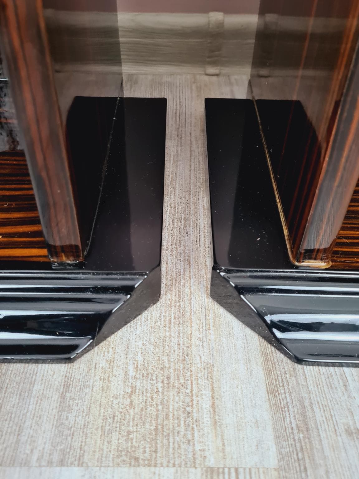 Zestaw dwóch stolików nocnych Art Deco, heban makasarski brązowy, marmur czarny, lata 30. - 271620