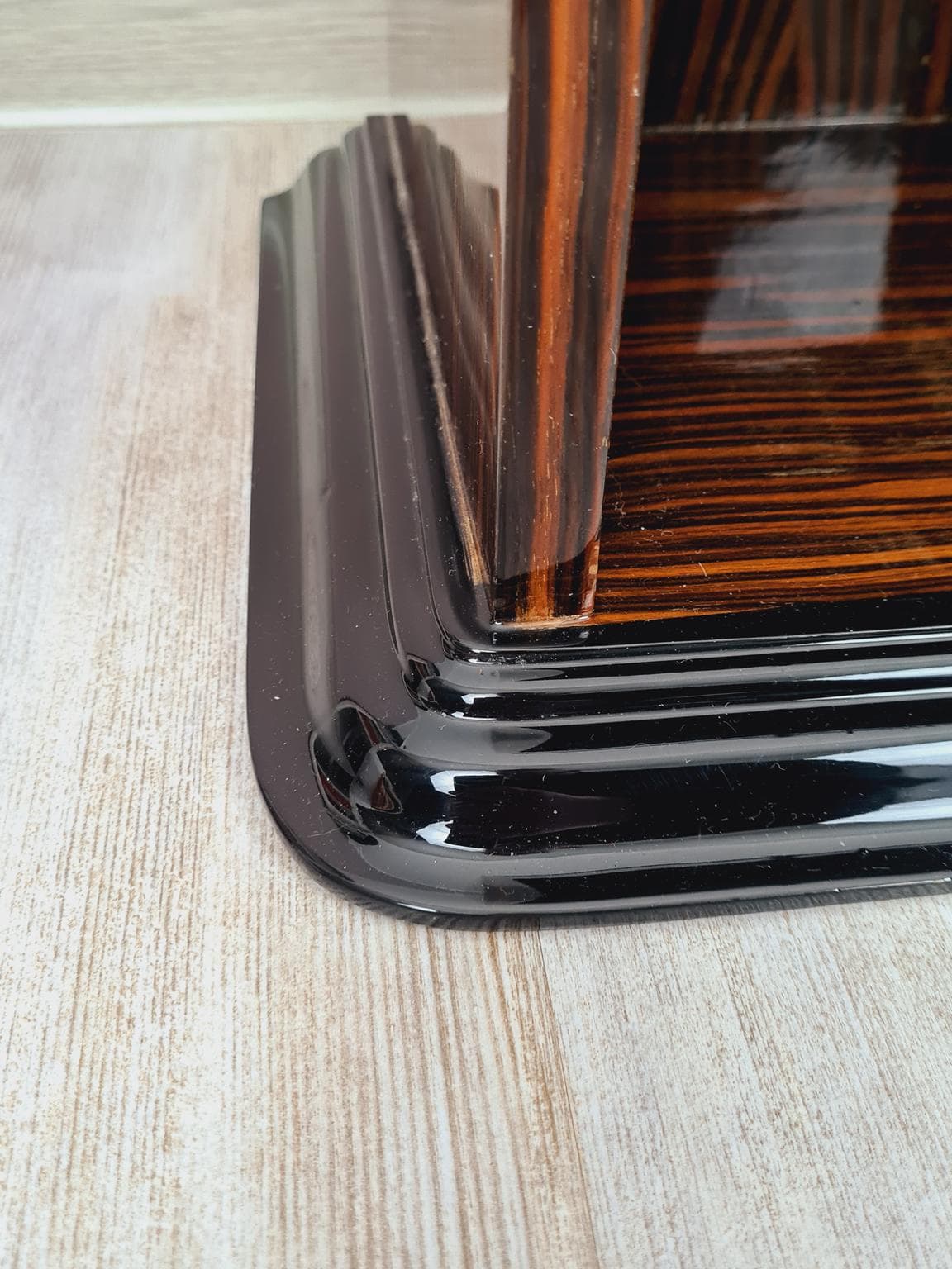 Zestaw dwóch stolików nocnych Art Deco, heban makasarski brązowy, marmur czarny, lata 30. - 271622