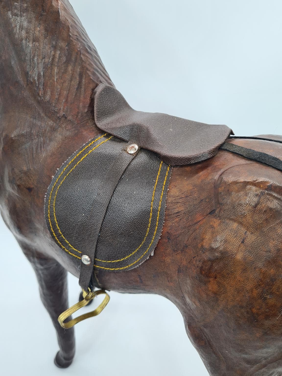 Figurka konia, brązowy, skóra naturalna drewno, Europa, lata 60. - 272113